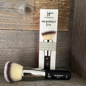 IT Heavenly Luxe Solid Serum Foundation Brush # 29. Sealed Box